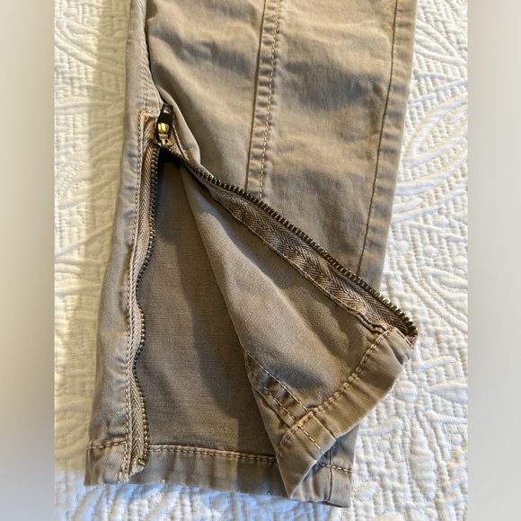 Old Navy Cargo Khaki - Picture 4 of 4